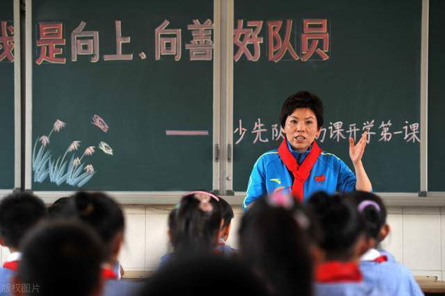 董若琳忙道：那你先进去吧，我这边有点堵车，可能还要20分钟左右，应该赶得及。